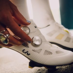 Person adjusting BOA dial on Macha Pro.